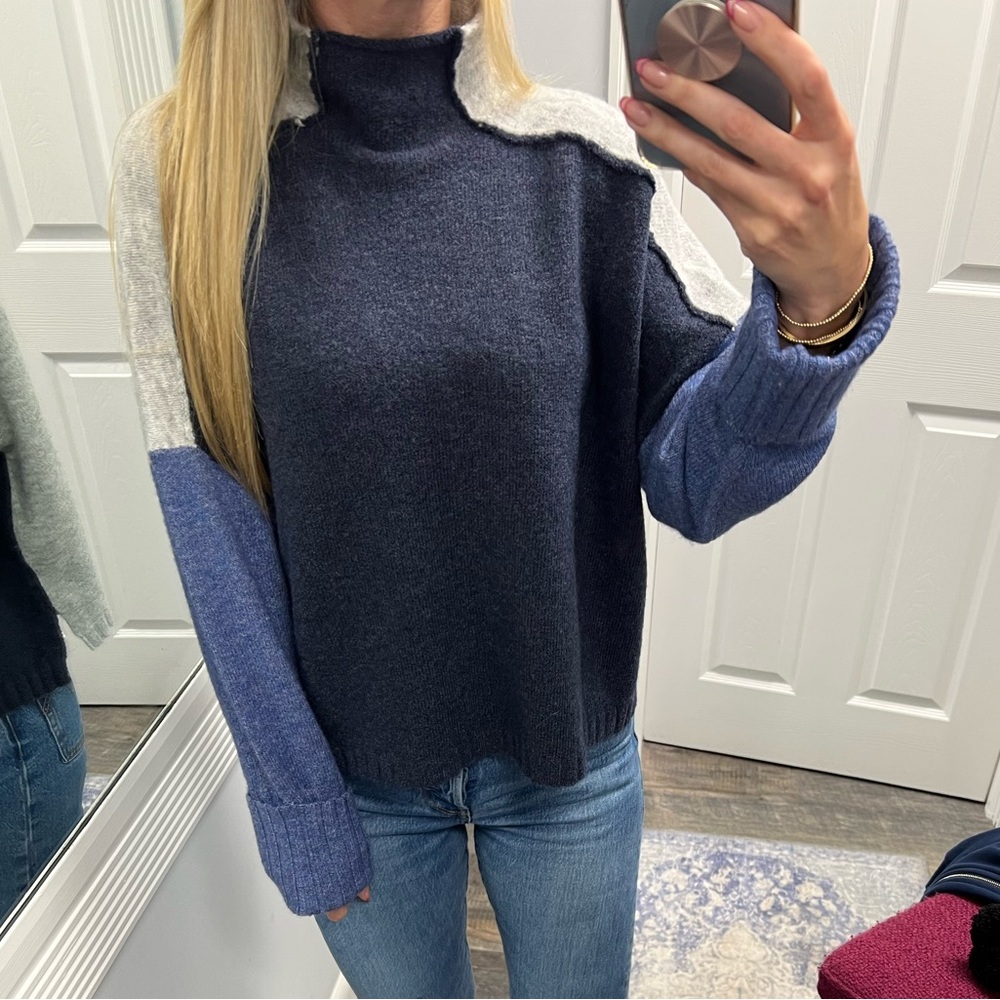 NWT Central Park West New York color block sweater Medium blue gray